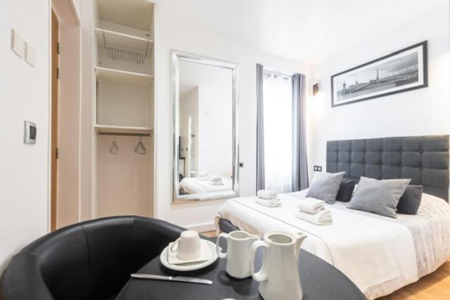 Near Eiffel Tower...Cute Little Studio Παρίσι Εξωτερικό φωτογραφία